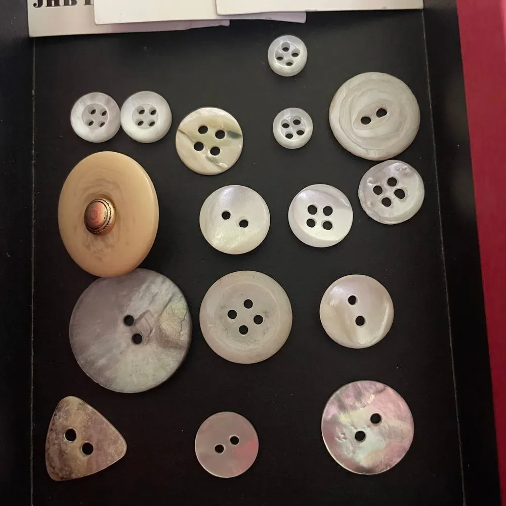 Lot sewing Clothing buttons abalone shell stone natural varied sizes cream white